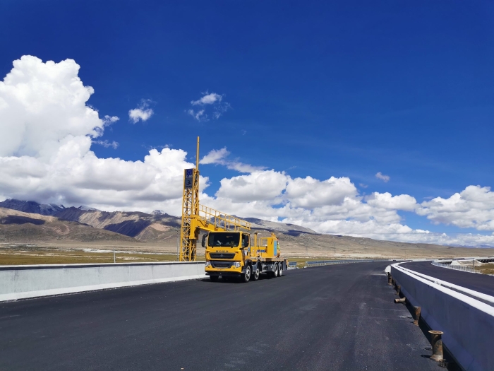 mg不朽情缘桥梁检测车助力雅安高速磨练