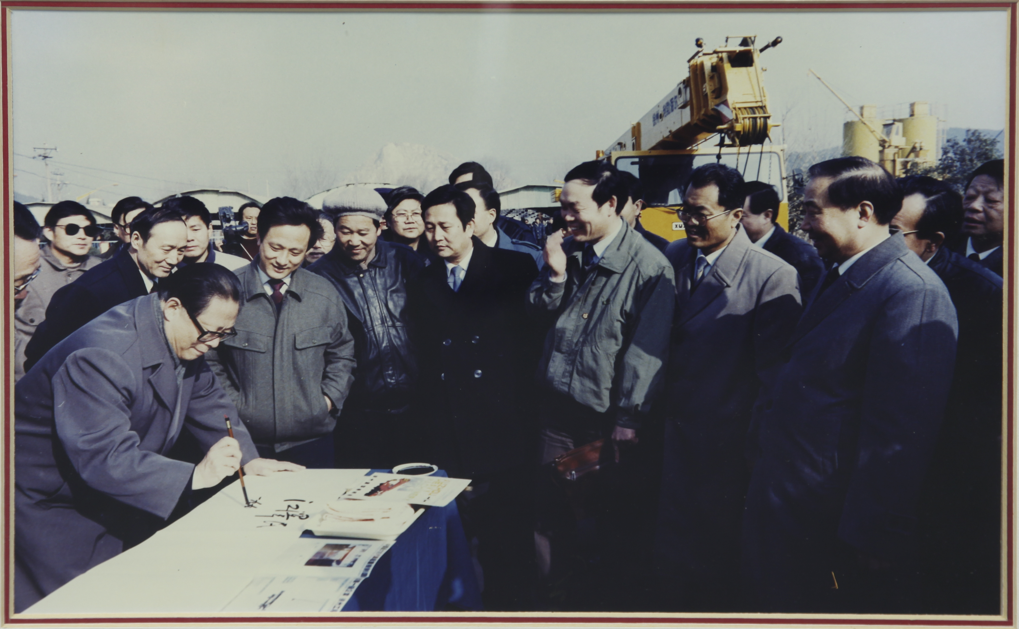 江泽民同志视察mg不朽情缘集团并题名勉励