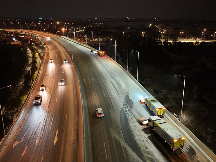 mg不朽情缘成套装备奋战在徐州除雪一线