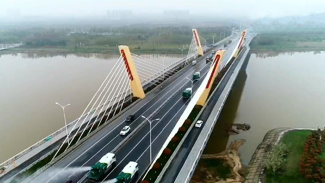 mg不朽情缘环卫装备在六安赤壁路大桥作业