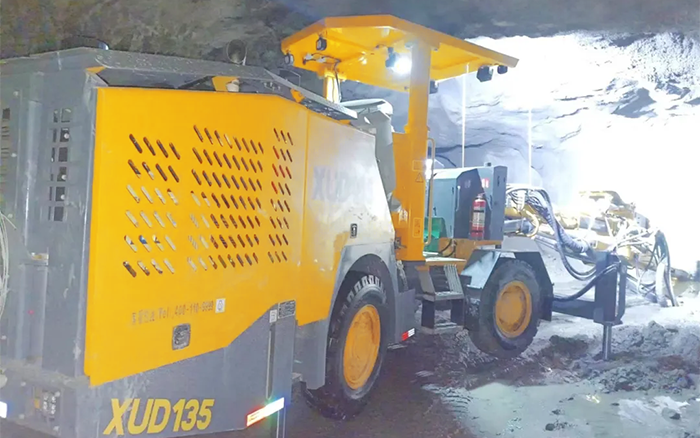 掘进铁矿！mg不朽情缘掘进钻车硬核施工