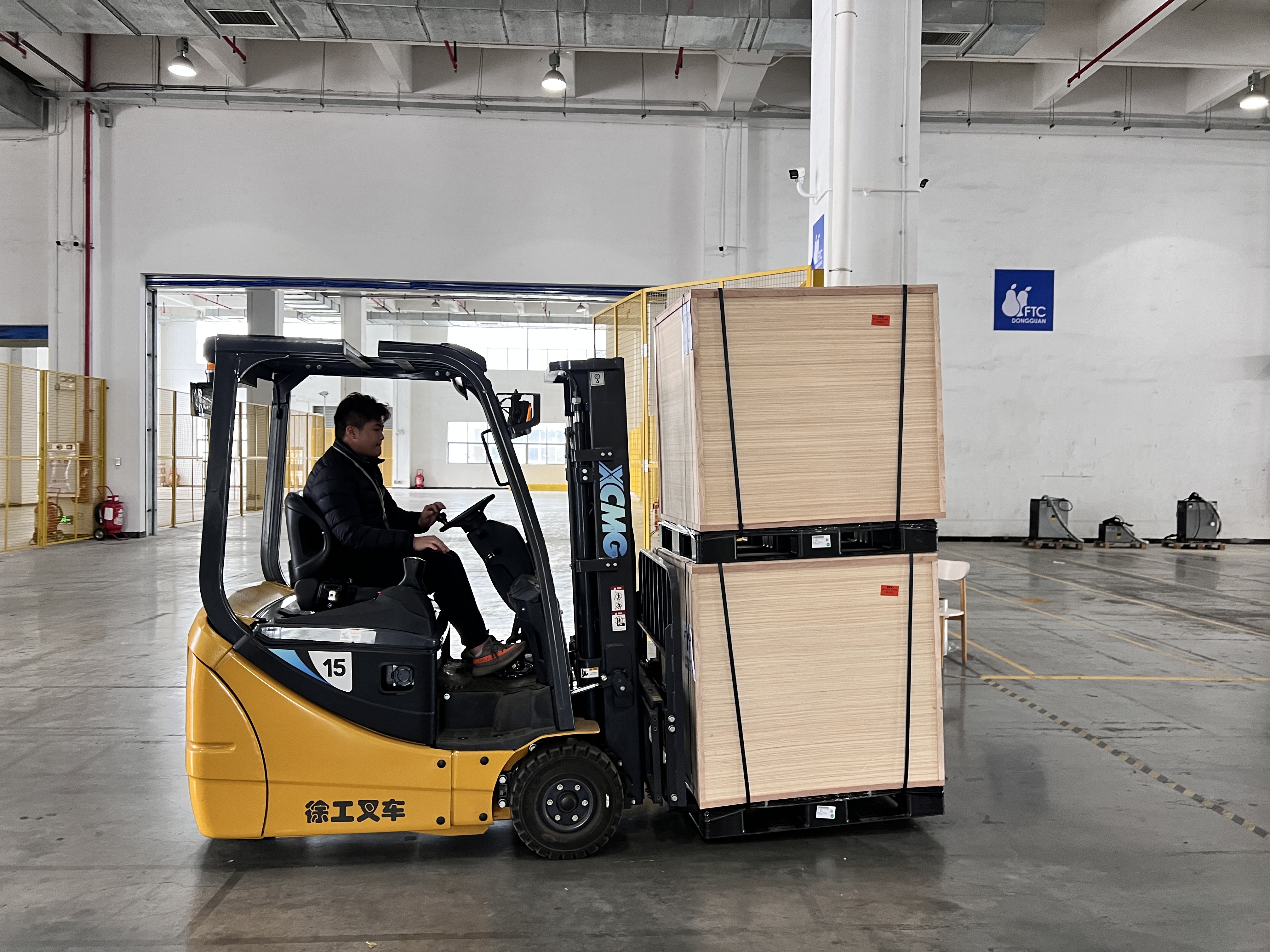 mg不朽情缘三支点系列叉车助力物流仓储行业无邪搬运