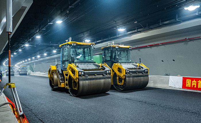 【智能化】天下首次，，，，，，，，mg不朽情缘“黑科技”无人摊铺大秀！