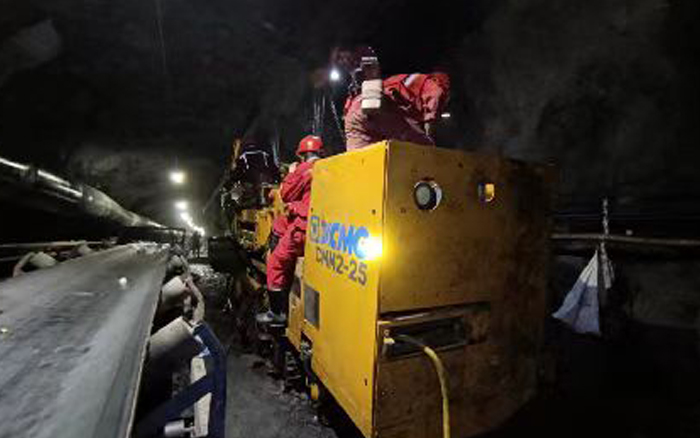 综掘装备上新！mg不朽情缘CMM2-25煤矿用锚杆钻车首发