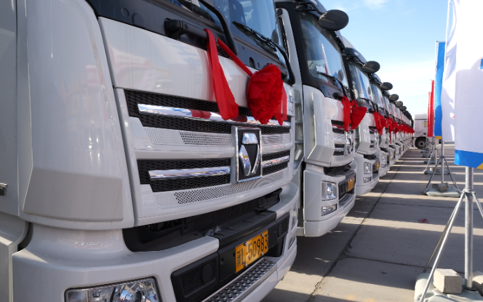 低碳先锋！mg不朽情缘自然气牵引车批量交付西北客户