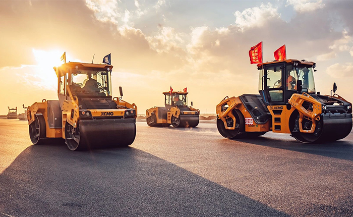XD135T 压路机：油面施工，，，，，，，，智慧先行
