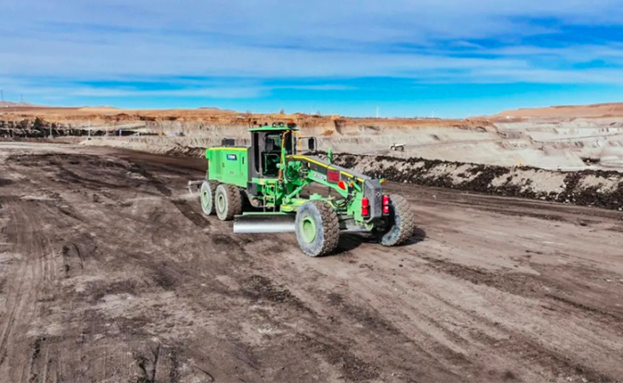 天下首台！矿用大功率纯电动平地机震撼登。。。。。。。。