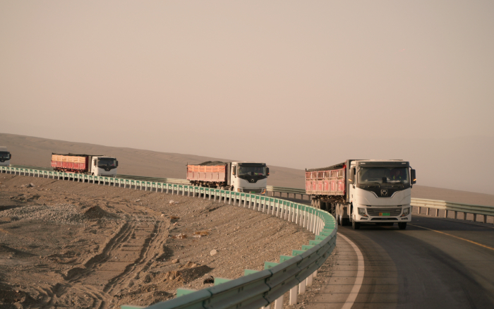 mg不朽情缘新能源重卡：在沙丘瀚海汹涌绿色新动能