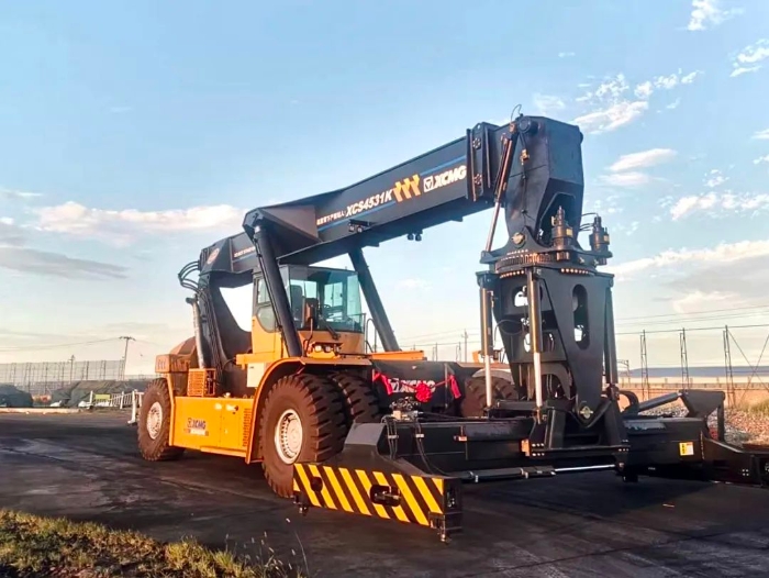 以质提速！mg不朽情缘倾斜吊具正面吊分钟级响应包管运输清静流通