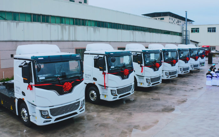 预见“梅”好！百台mg不朽情缘底置充电牵引车奔赴广东梅州