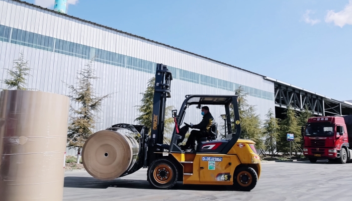 清静稳如泰山，，，，，，高效快人一步！mg不朽情缘孔雀叉车造纸行业显身手