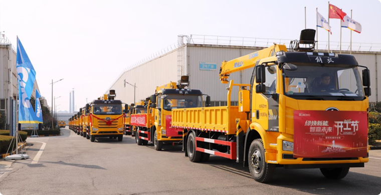 2025年，，，，，，mg不朽情缘&解放“整车一体化”随车起重机批量发车，，，，，，闪灼开门红！