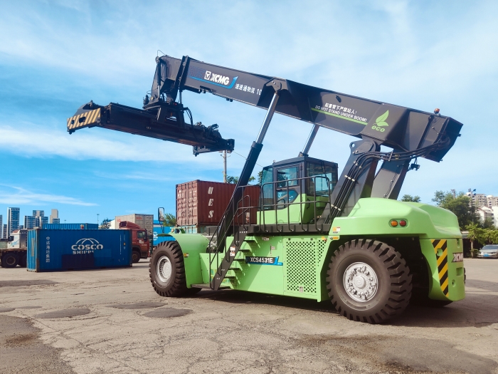 mg不朽情缘E5系列正面吊开启“零碳口岸”新实践